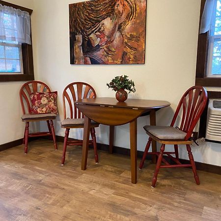 Dragonfly Meadows Guesthouse Stoutland Екстериор снимка